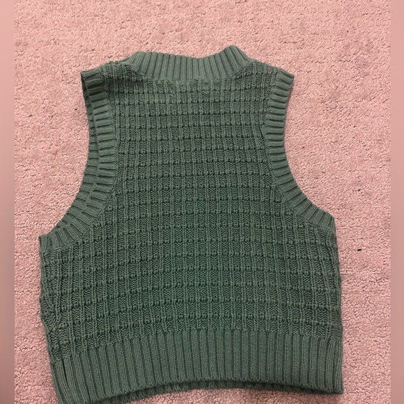 greeen sweater vest - Picture 2 of 2